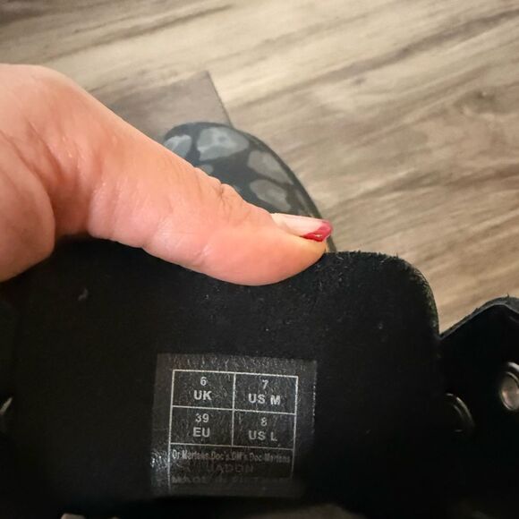 DR MARTENS WOMEN JADON LEOPARD PRINT PLATFORMS BOOTS SIZE W8 / M7, NO BOX, 210$ - Picture 6 of 7